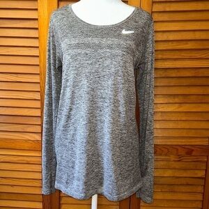 NIKE Run Fast Live Fearless Dri-Fit Top Size Large